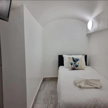 Апартаменты F24- Basement Single Studio Near Paddington Лондон Экстерьер фото