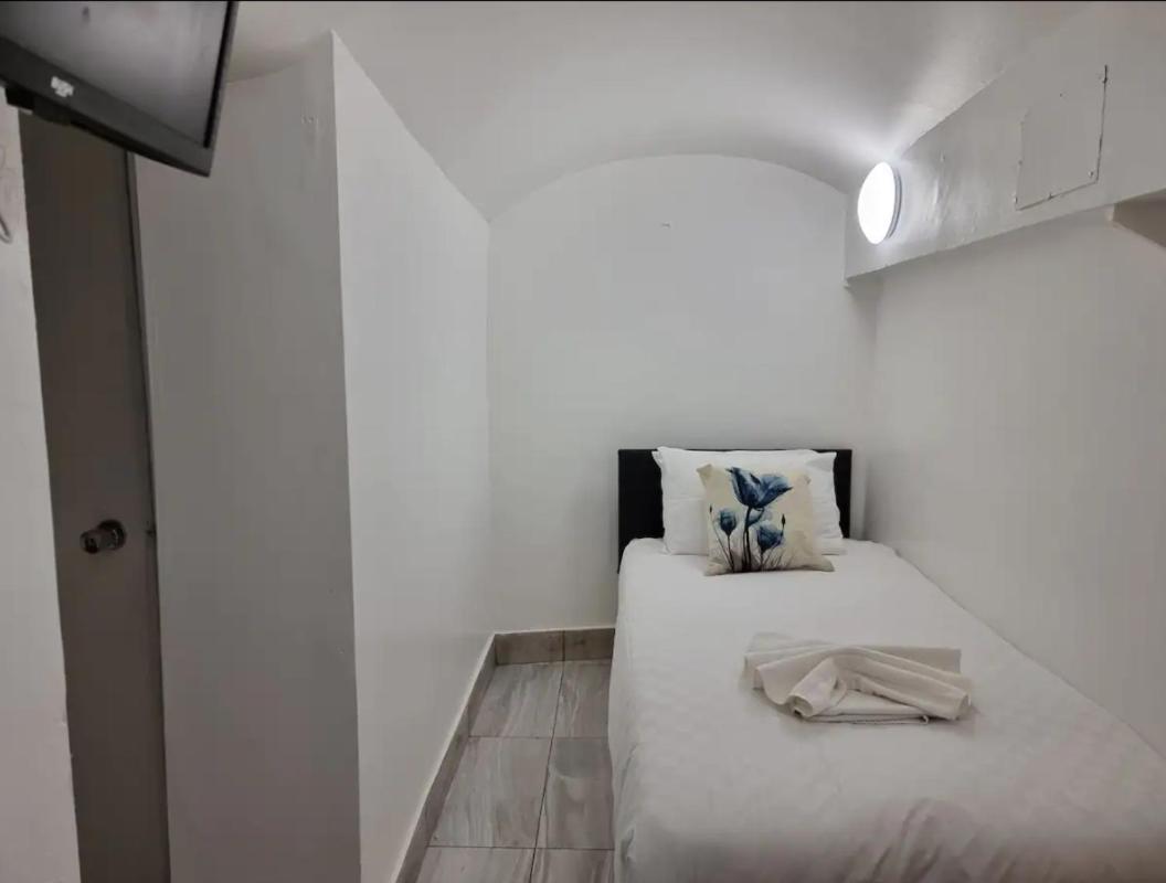 Апартаменты F24- Basement Single Studio Near Paddington Лондон Экстерьер фото